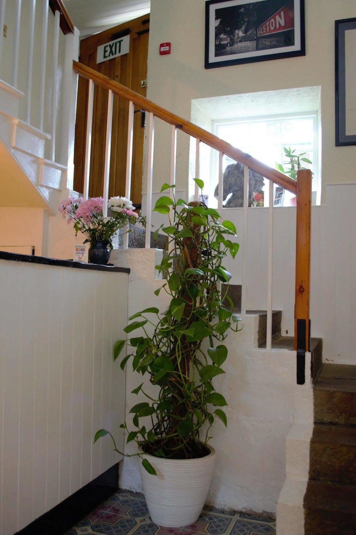 Lowbyer Manor Country House Олстон Екстер'єр фото
